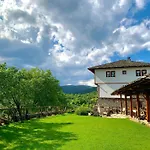 Penzion Family Byalata Kashta 3*
