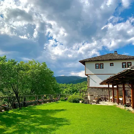 Gasthof Family Byalata Kashta 3*