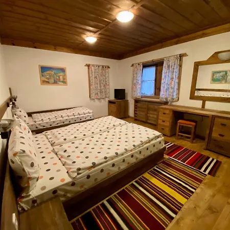 Πανσιόν Family Byalata Kashta 3*