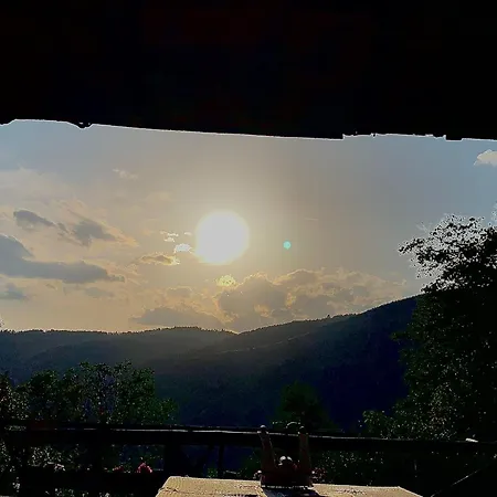 Πανσιόν Family Byalata Kashta 3*