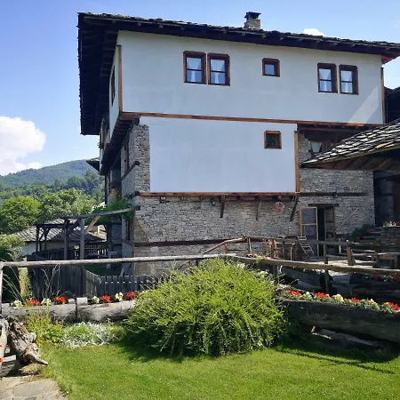 Πανσιόν Family Byalata Kashta 3*